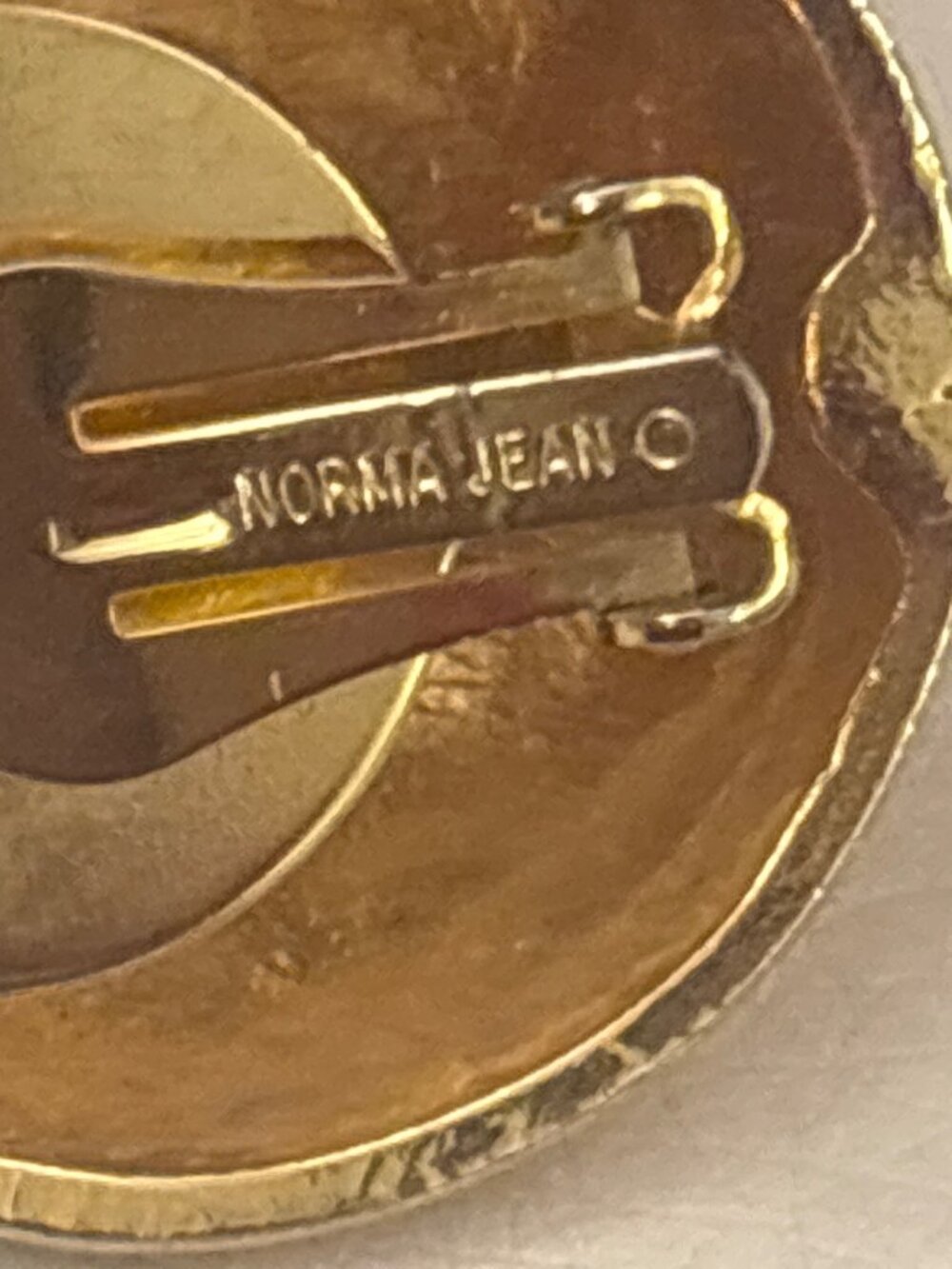 Vintage Norma Jean Gold-Tone Textured Round Clip-On Earrings Retro Statement - Picture 6 of 13
